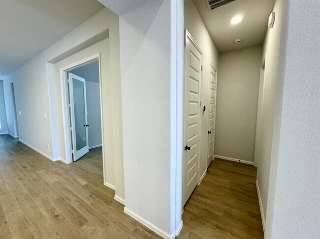 Building Photo - 31310 Wildflower Fld Ct