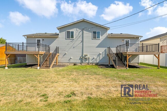 Building Photo - 1215 Cottage Ave