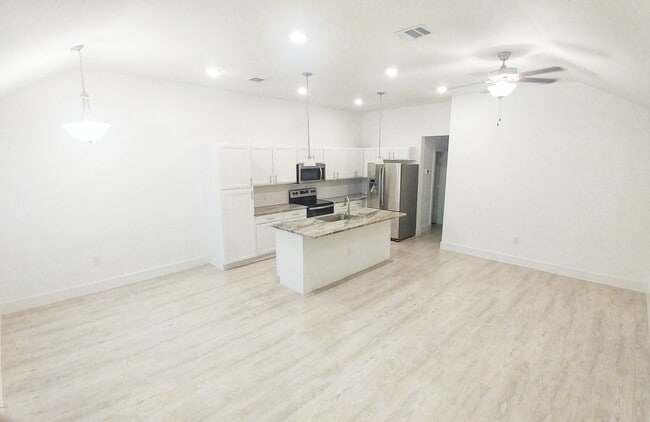 Building Photo - 4330 Mallow St