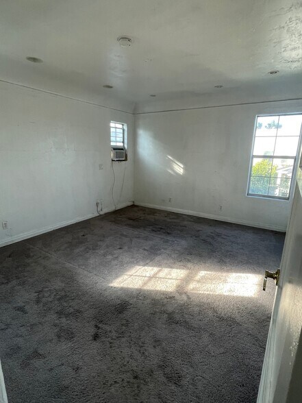 Building Photo - 1416 Ellsmere Ave