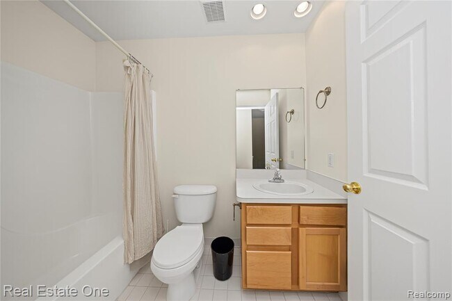 Building Photo - 38282 Saratoga Cir