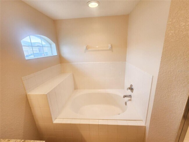 Building Photo - 9907 SW 54th Ave