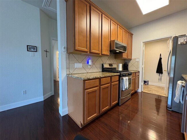 Building Photo - 16100 S Great Oaks Dr