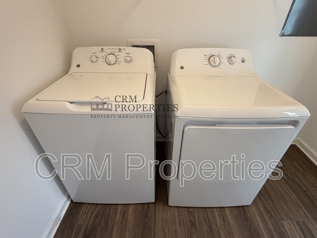 Building Photo - 326 N Warman Ave