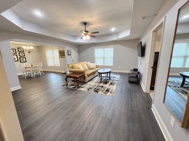 Building Photo - $100 Military Discount! Close to Park, Lik...