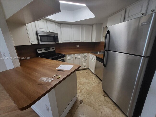 Building Photo - 8225 Lake Dr