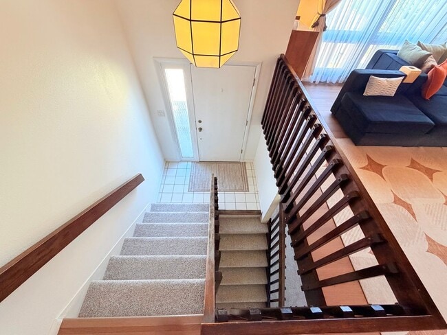 Building Photo - Beautiful Spacious Fox Farm Home