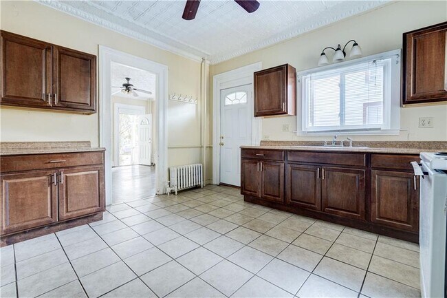 Building Photo - 416 Gregory St