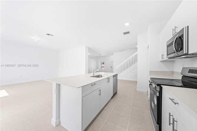 Building Photo - 2442 SE 30th Dr