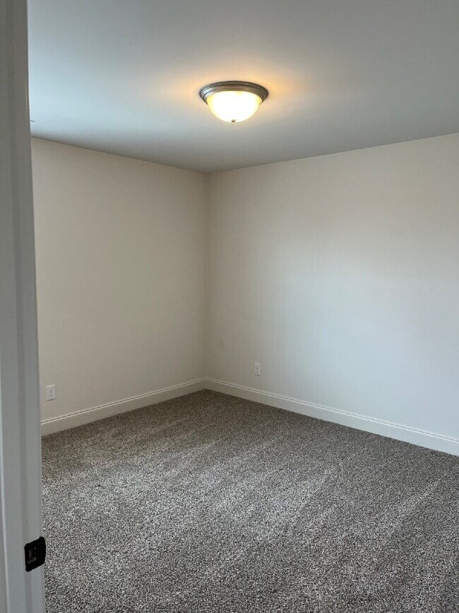 Building Photo - "Spacious 4-Bedroom Retreat with 3.5 Baths in Charming Mt. Juliet!"