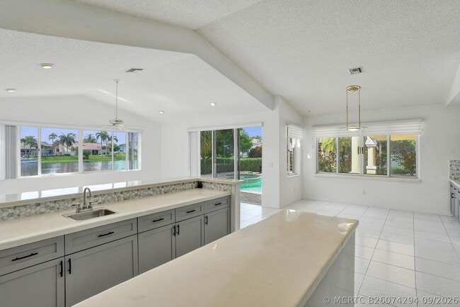 Building Photo - 11340 Lakeshore Dr