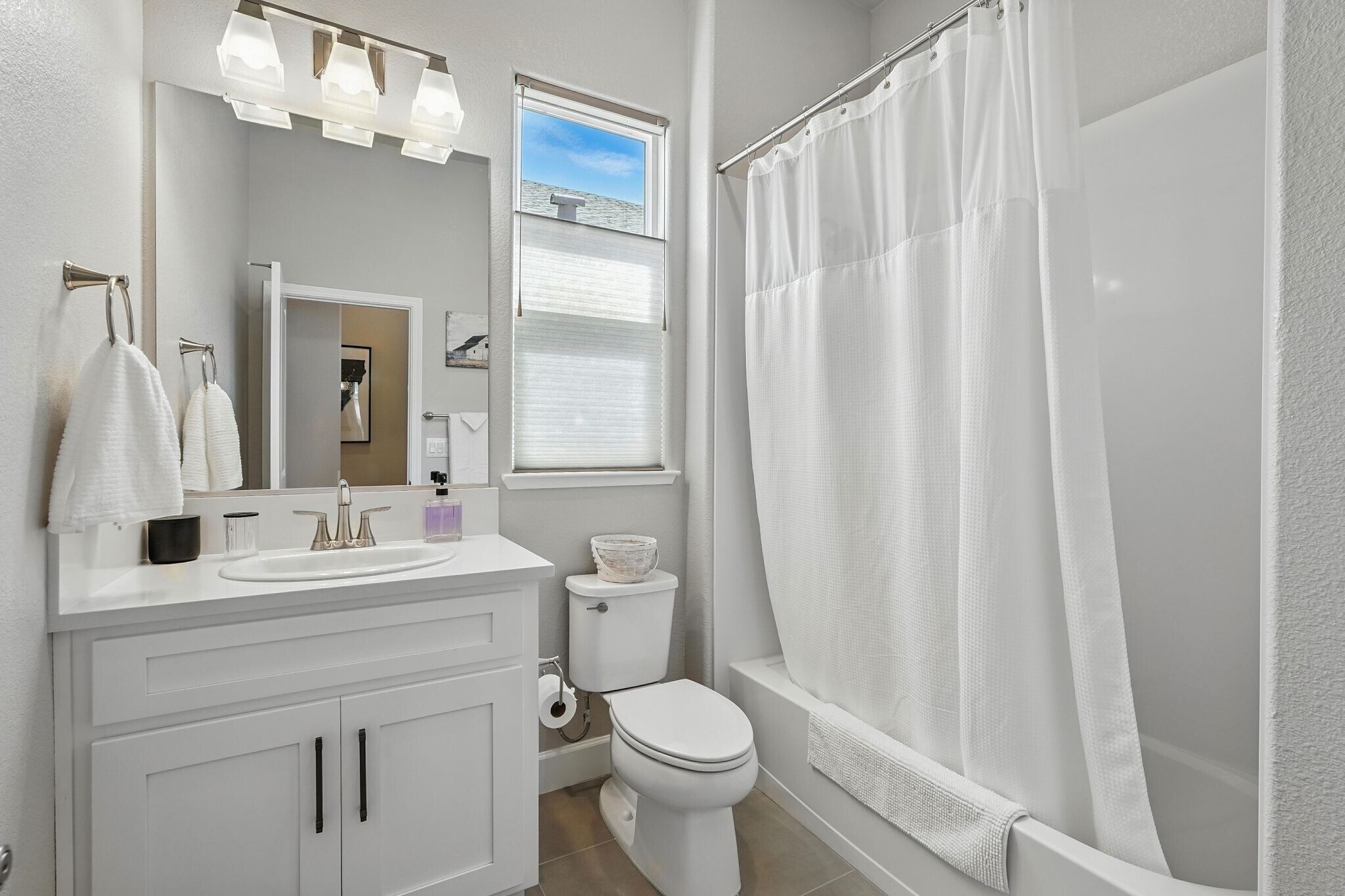 Building Photo - 5049 Cardero Way