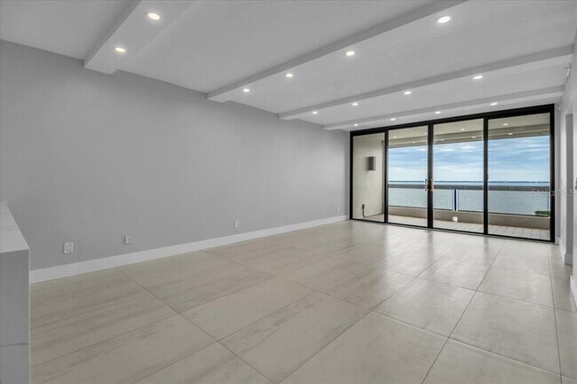 Building Photo - 2020 Harbourside Dr