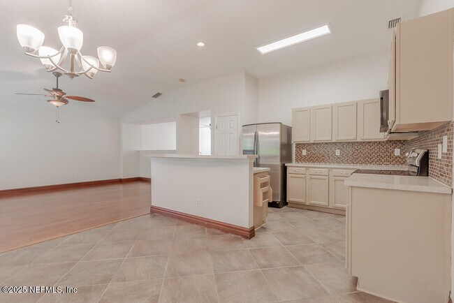 Building Photo - 8985 Redtail Dr