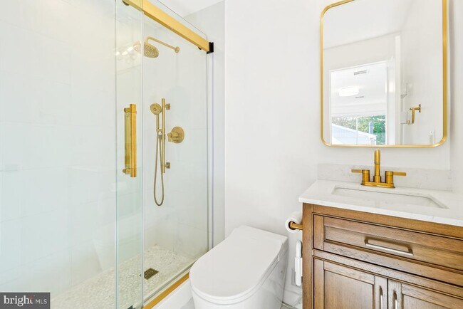 Building Photo - 1527 Hiddenbrook Dr