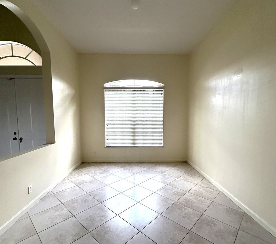 Building Photo - 6025 NW Wolverine Rd