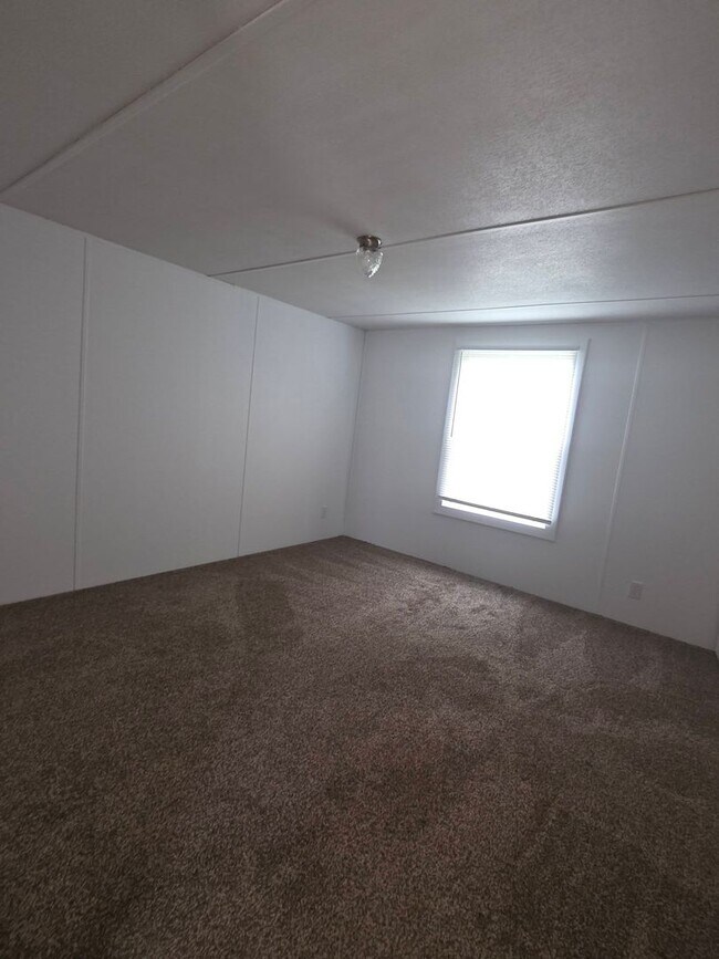Building Photo - Ready to Move in