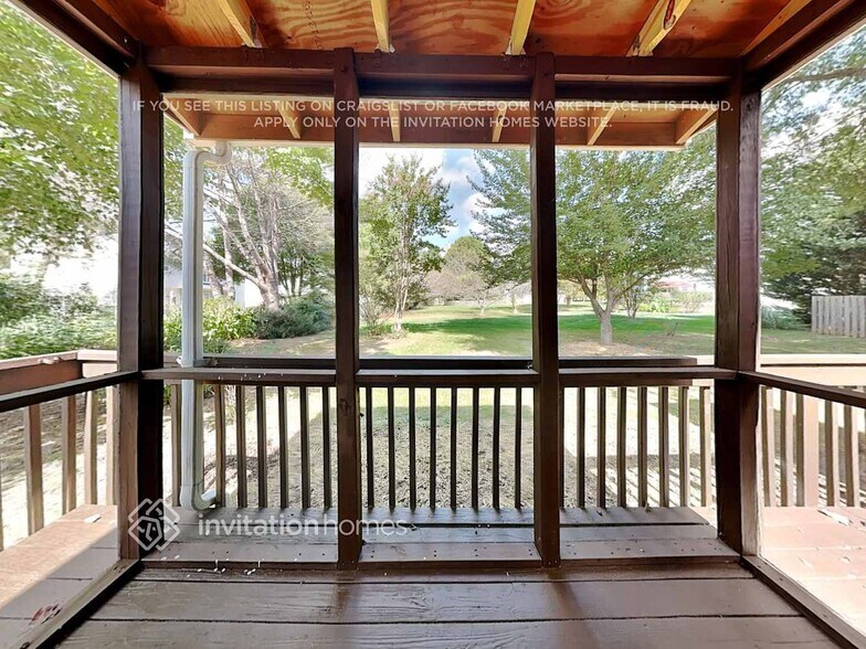 Building Photo - 504 Willowview Dr