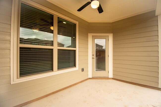Building Photo - 347 Madison Oaks Ave