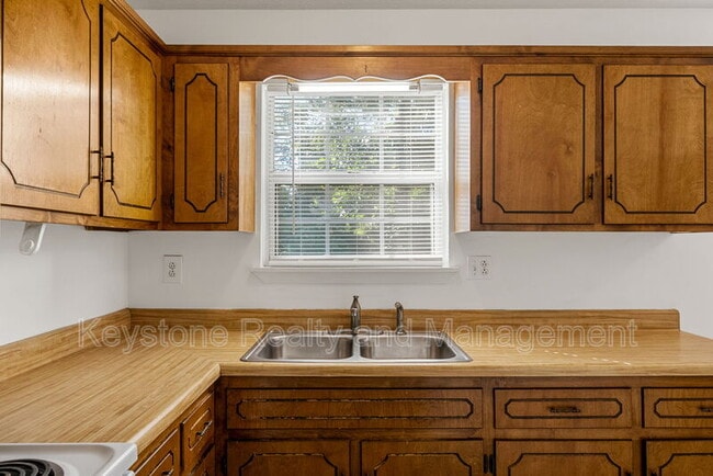 Building Photo - 1375 Thompsonville Ln