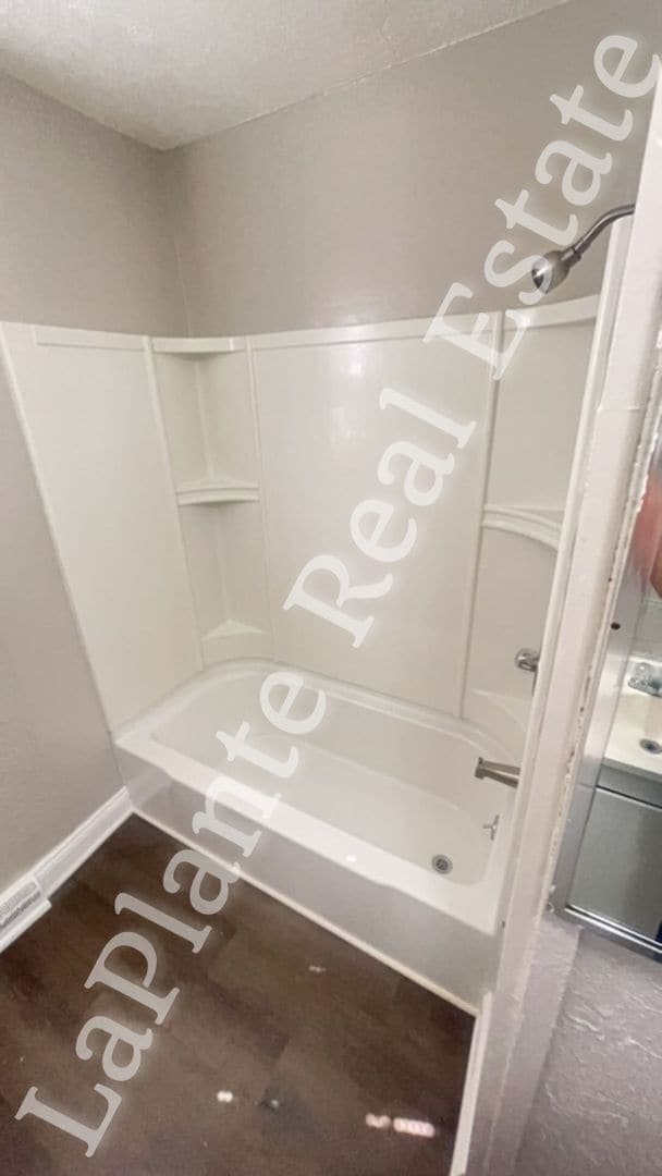 Building Photo - Charming and cozy 3-Bedroom Home with Fenc...