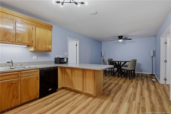 Building Photo - 1829 Martindale Dr