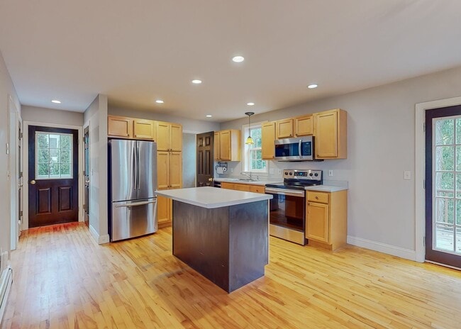 Building Photo - Charming 3BR/ 1.5BA South Portland Residence