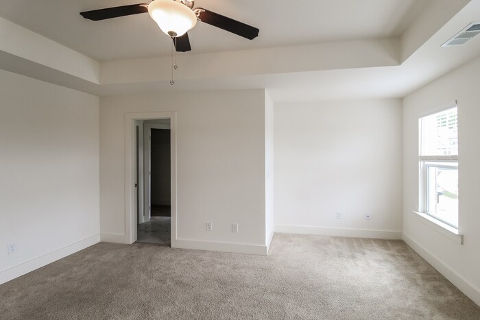 Building Photo - 80 Auburn Hls Dr