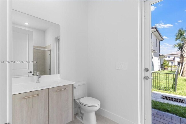 Building Photo - 12237 Green Oak Dr