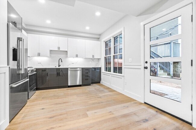 Primary Photo - 300 Somerville Ave