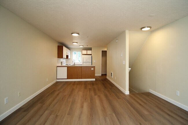 Building Photo - 17-23 SE 127th Ave