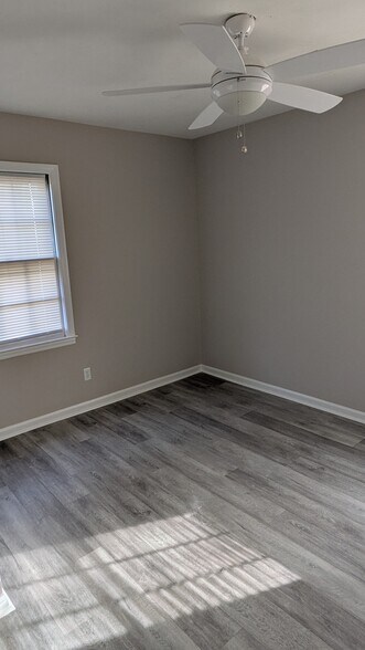 Building Photo - 203 Water Oak Dr