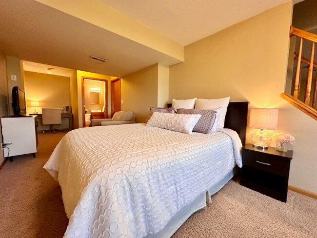 Building Photo - 9815 Biscayne Dr