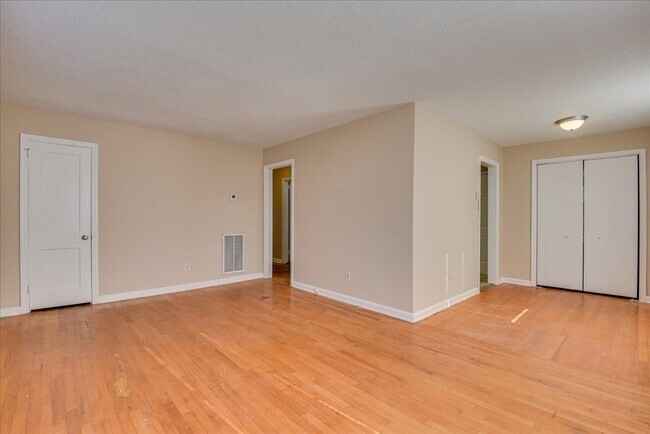 Building Photo - 1510 Heard Ave