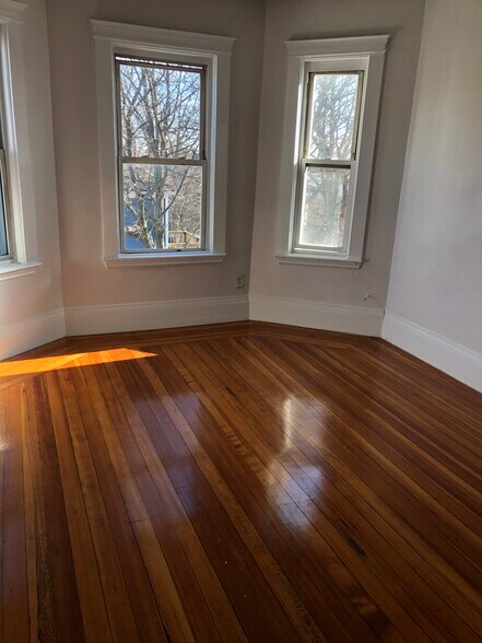 Building Photo - 103 Intervale St