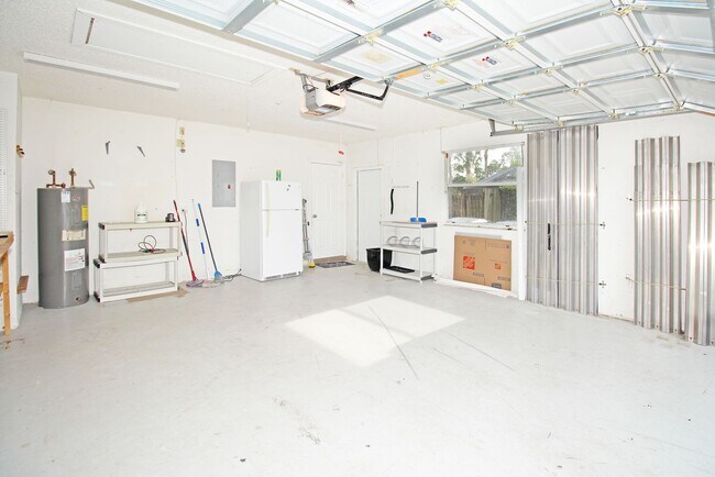 Building Photo - Spacious 4BR Pool Home on Quiet Cul-de-Sac in Wellington