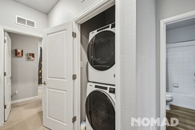 Building Photo - Charming 3BR Townhome in Castle Pines