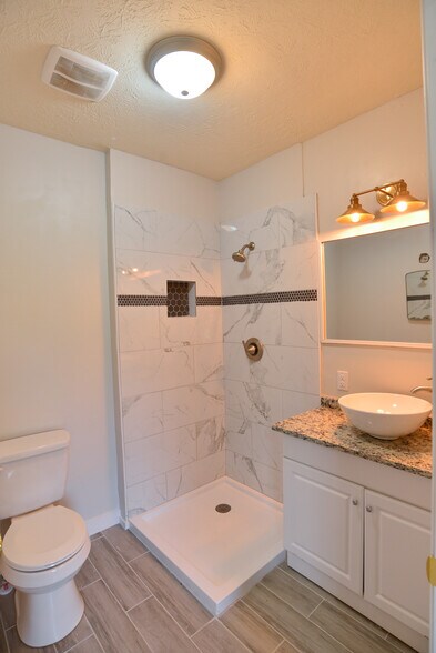 granite stone vanity, tiled shower - 15010 Point Lookout Rd