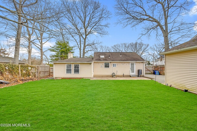 Building Photo - 14 Chestnut St