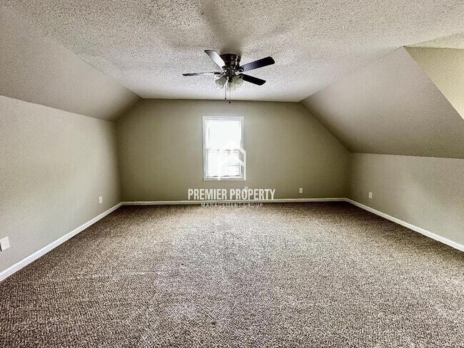 Building Photo - 6667 Amersham Dr