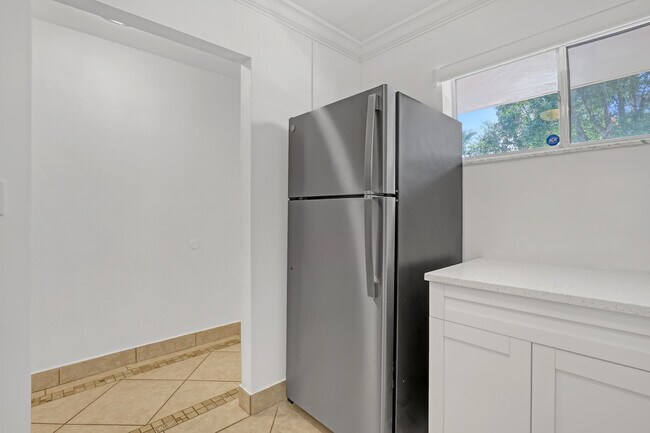 Building Photo - 2687 Garden Dr N