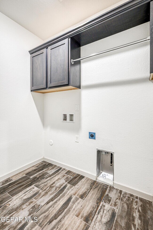 Building Photo - 6557 Toivoa Pl