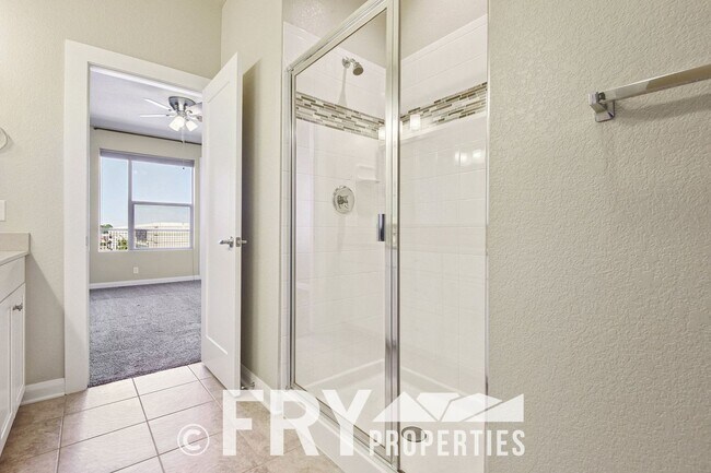 Building Photo - Beautiful 3 Bedroom Townhome in Belmar