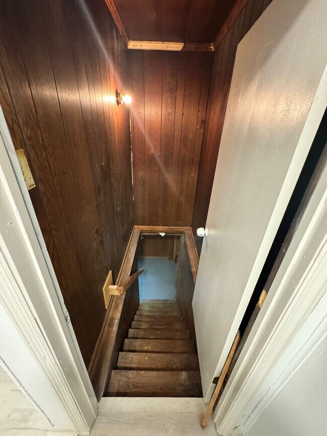 Building Photo - 327 Woolfolk St