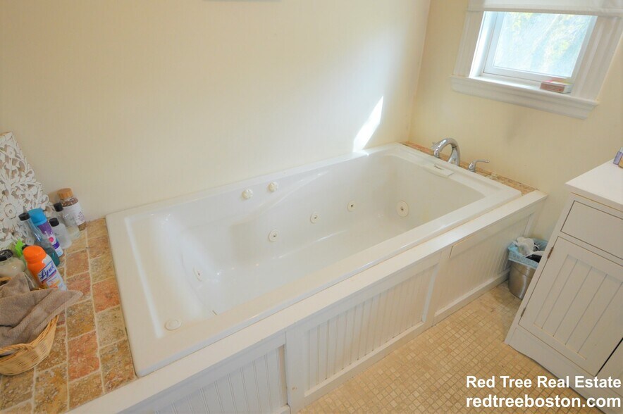 Apt 2 - 14 Breck Ave