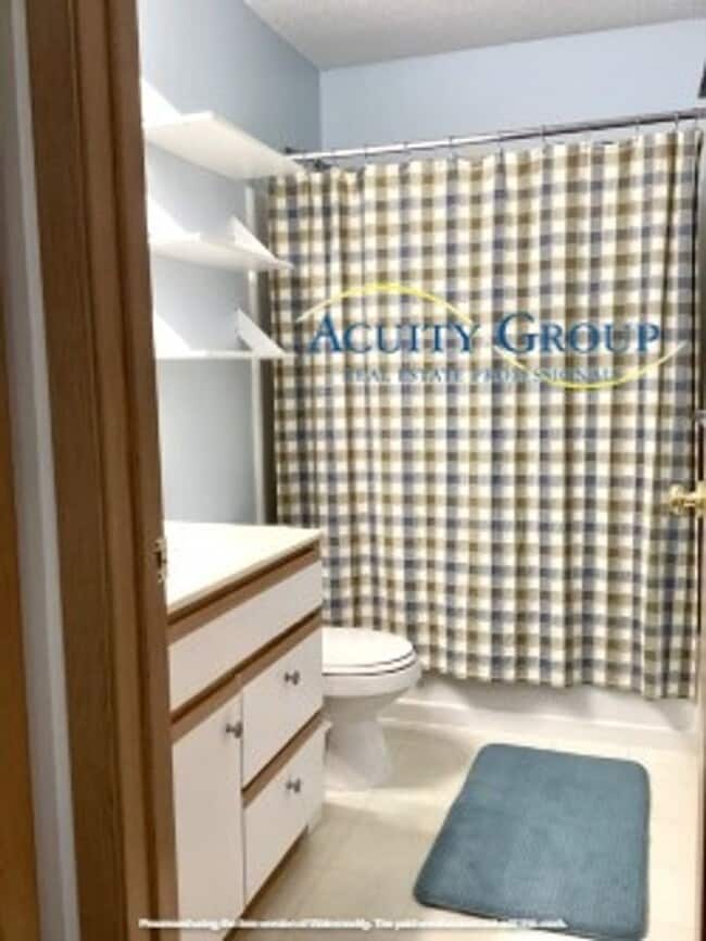 Building Photo - 2BR, 2BA Otsego Townhome for Rent
