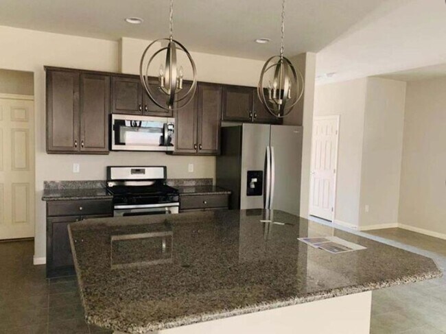 Building Photo - 4 BEDROOMS IN HIGHLANDS RANCH!!!