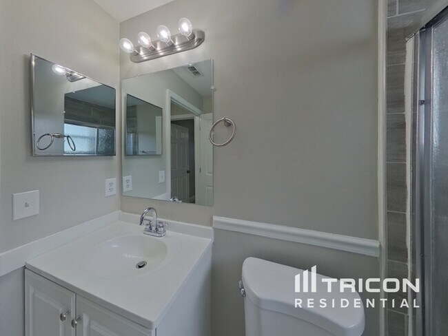 Building Photo - 2950 Canoe Cir