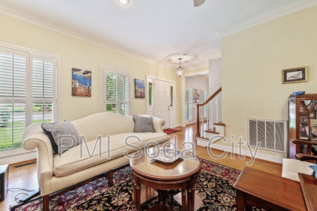 Building Photo - 10 Old Woodlands Ct