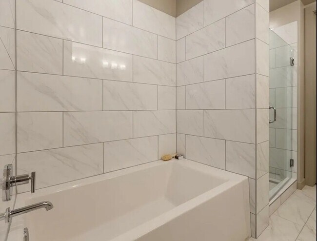Building Photo - 1115 Town Creek Dr